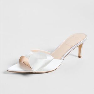 The perfect wedding heels for a bride!